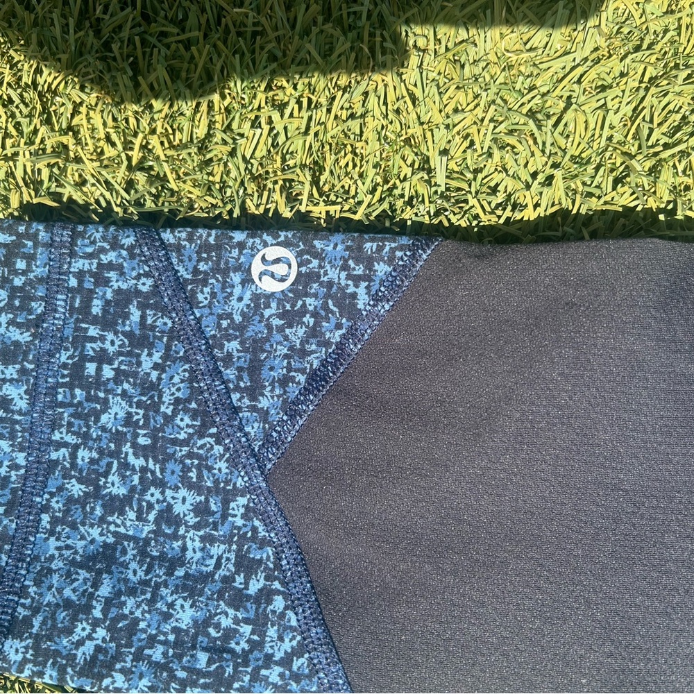 Lululemon Blue and Black cropped Leggings size 4
